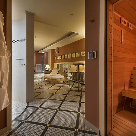 マロルズ ブティック 5*