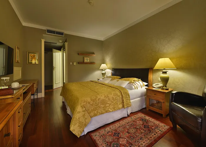 Отель Marrol's Boutique